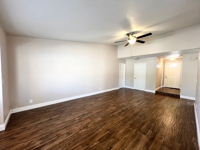 Foto del edificio - 6446 Meadowlark Ln