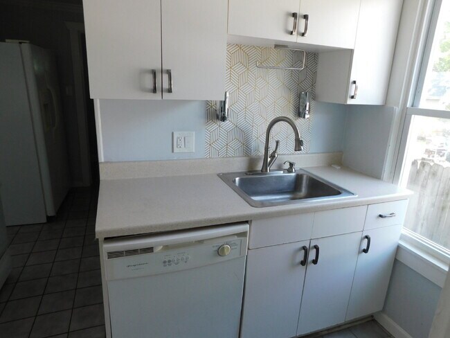 Foto del edificio - Spacious Colonial Walking Distance to Downtown Royal Oak
