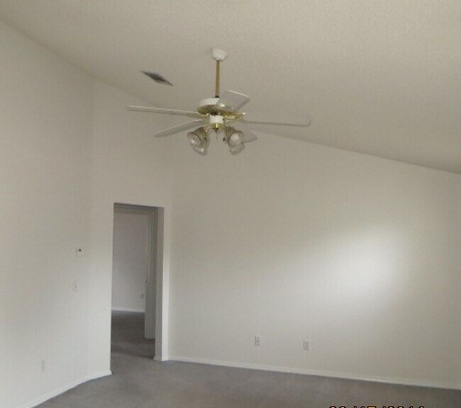 Foto del edificio - Easy access to shopping & interstate!