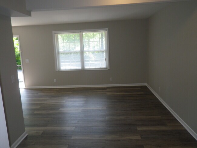Building Photo - 422 Acklen Park Dr
