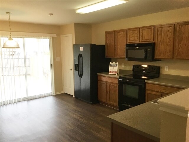 Building Photo - 25018 Longbranch Run