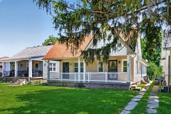 Foto del edificio - Freshly Updated Home in Warren Township