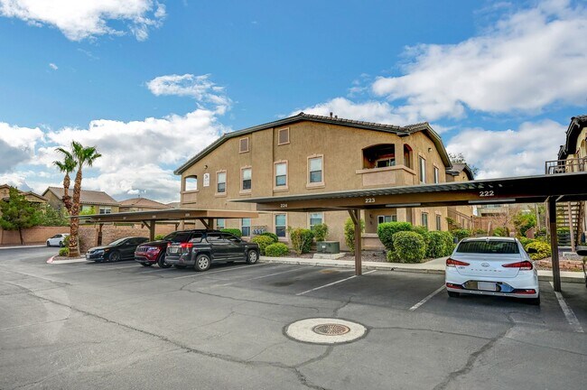 Foto del edificio - Second Story Condo with Open Floor Plan and Granite Counters
