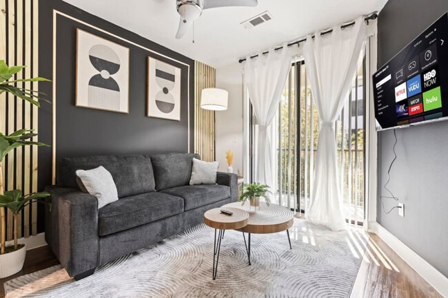 Foto del edificio - 5275 Town and Country Blvd