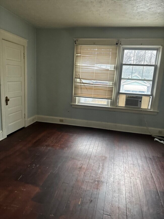 Foto del edificio - 2 bed 1 bath single family