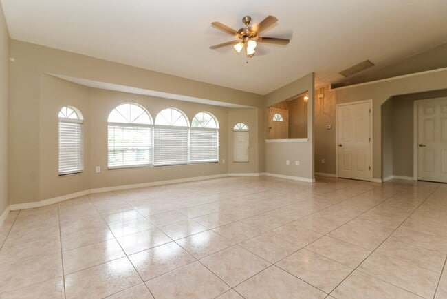 Foto del edificio - 239 Allworthy St