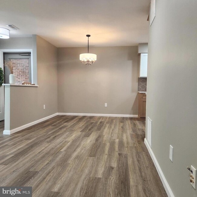 Building Photo - 16 Pickwick Pl