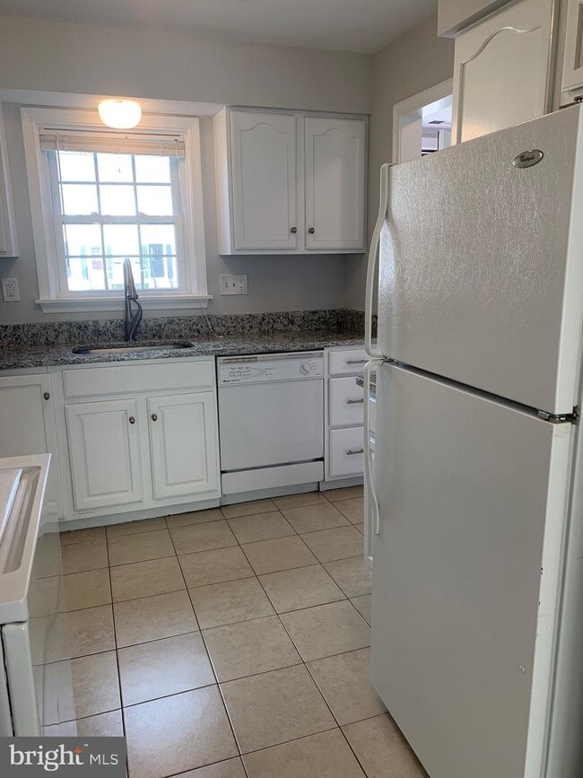 Building Photo - 172 Leeds Ct W