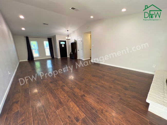Building Photo - 502 Dickey Dr