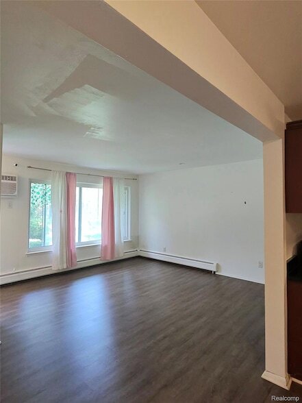 Foto del edificio - 25301 Five Mile Rd