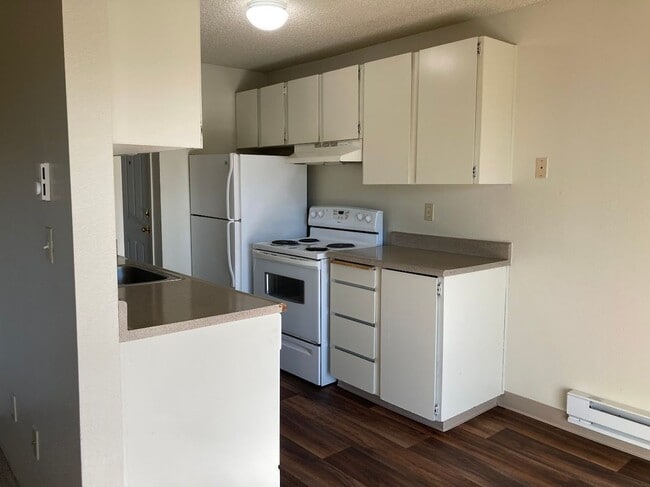 Interior Photo - r45a Laurel Court Apts.