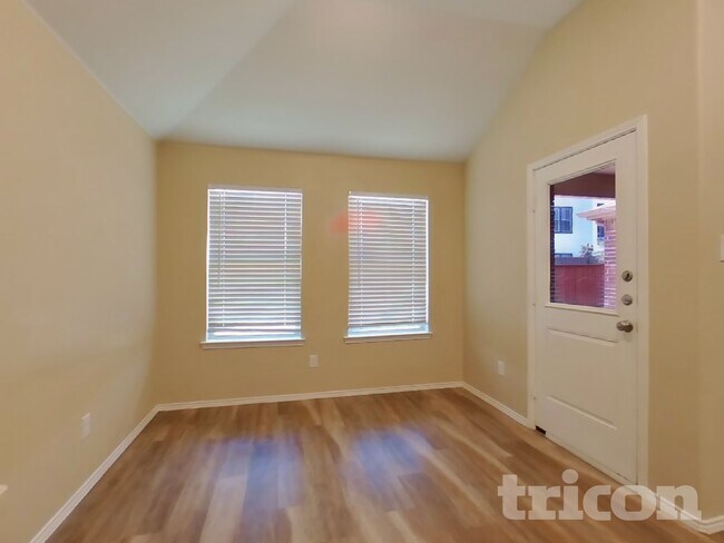 Building Photo - 2428 Dolostone Dr