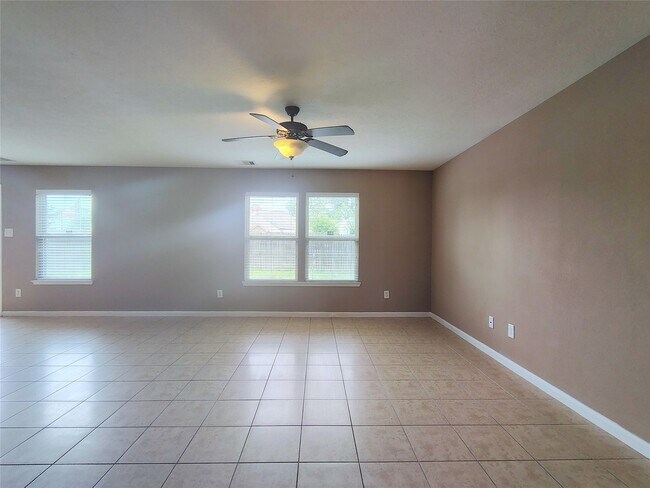 Foto del edificio - 1206 Larks Trace Ln