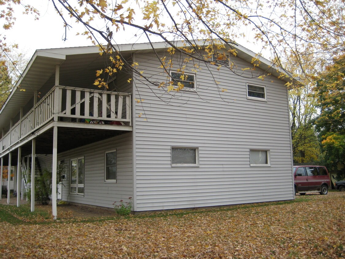 Building Photo - 718 E LaSalle Ave