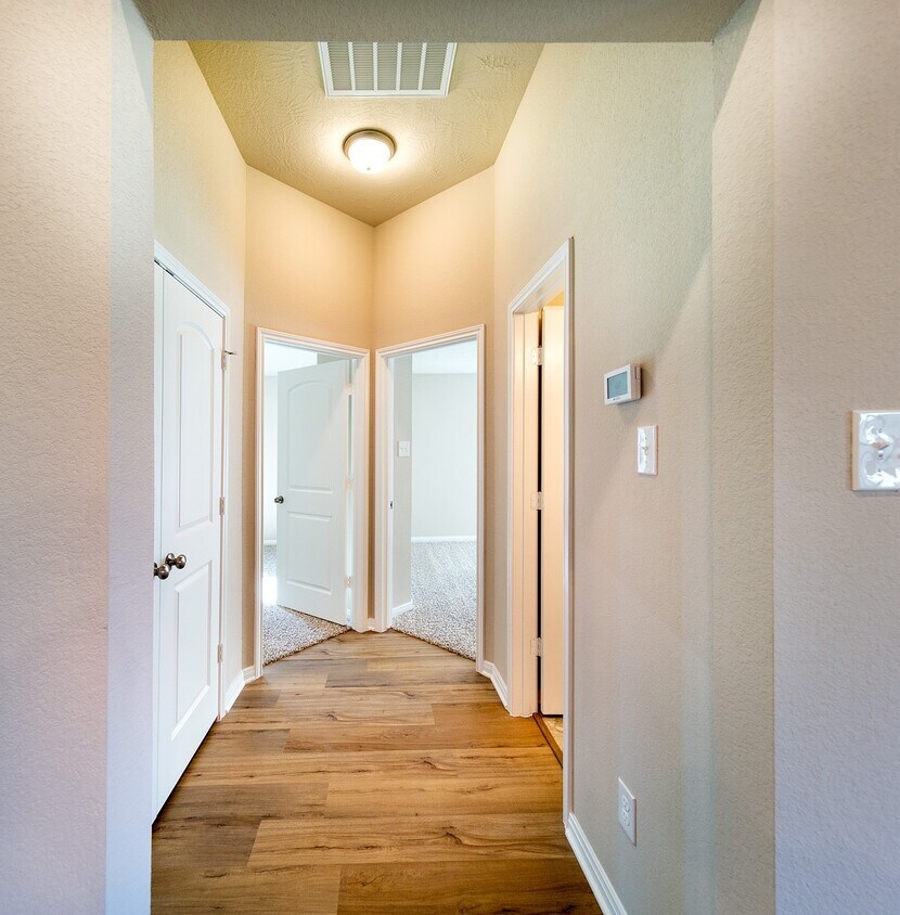 Building Photo - 3317 Rolling View Ct