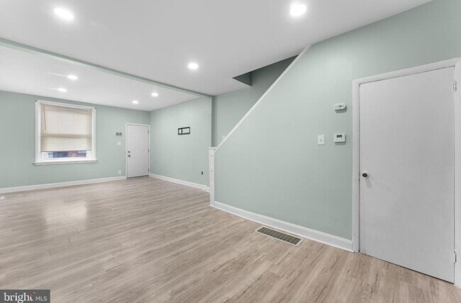 Foto del edificio - Big Two Bedroom House Near Germantown For ...