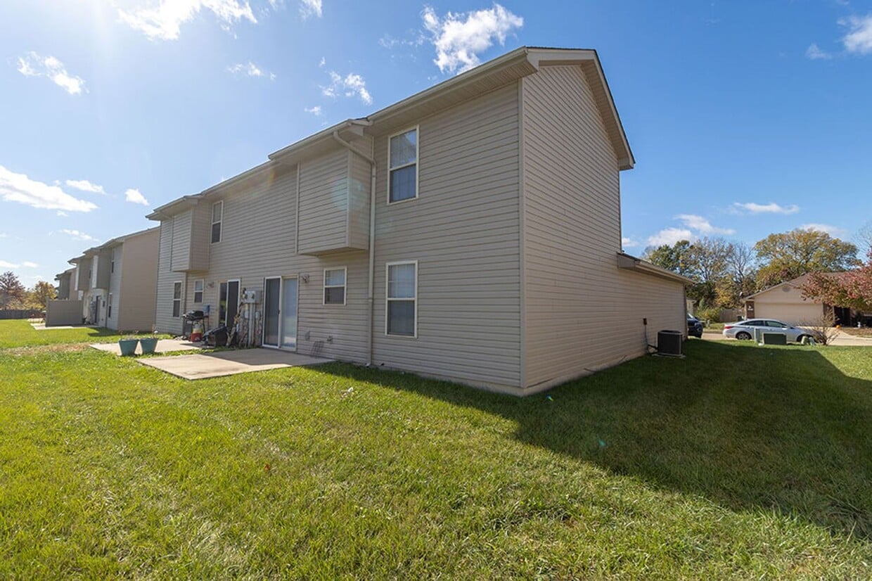 Building Photo - 4012-4014-4014 Arctic Fox Dr