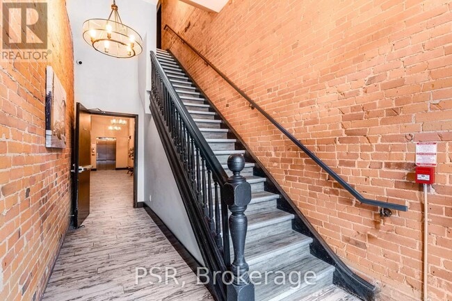 Building Photo - 2870 Dundas St W