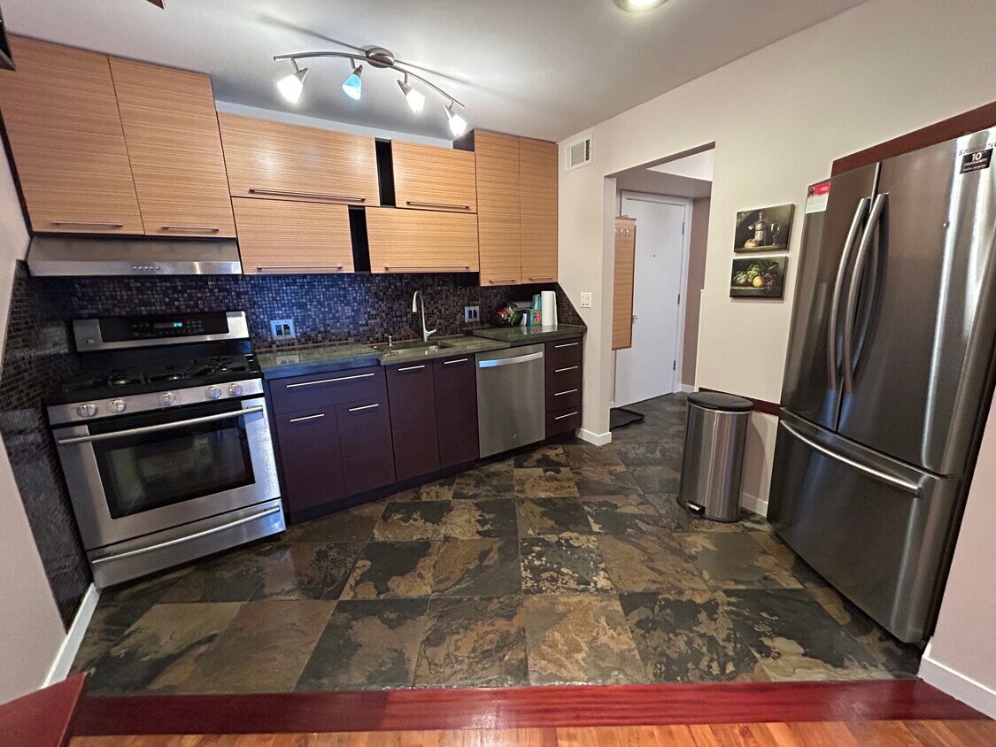 Foto principal - 5400 Carriageway Dr