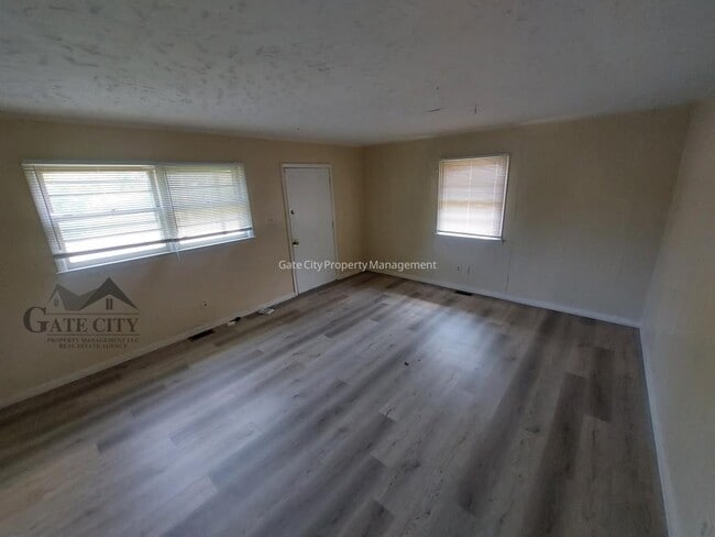 Building Photo - 1610 Brockett Ave
