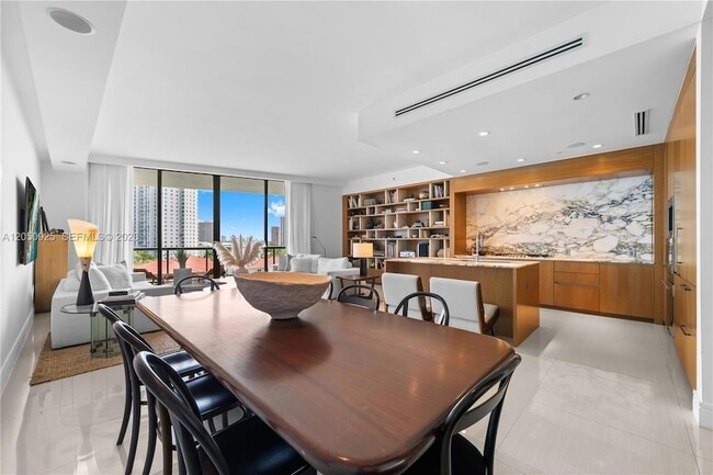 Foto del edificio - 3250 NE 188th St
