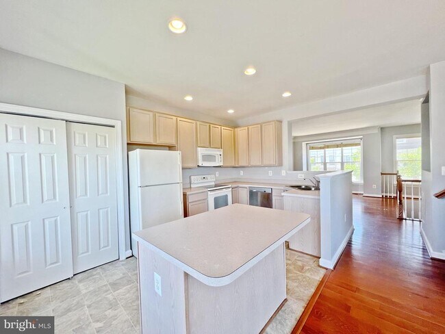 Building Photo - 8118 Rainwater Cir