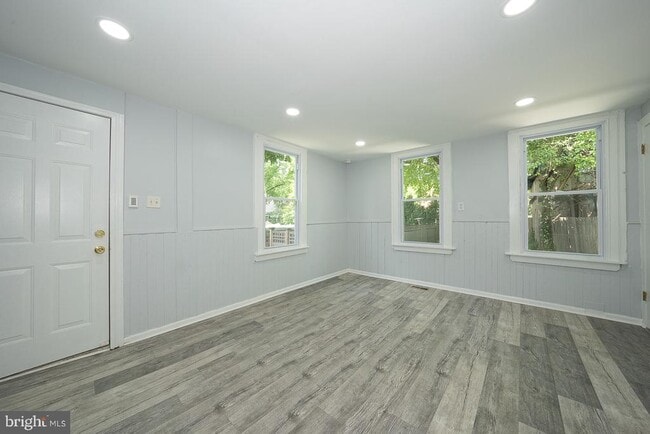 Building Photo - 208 Holland Ave