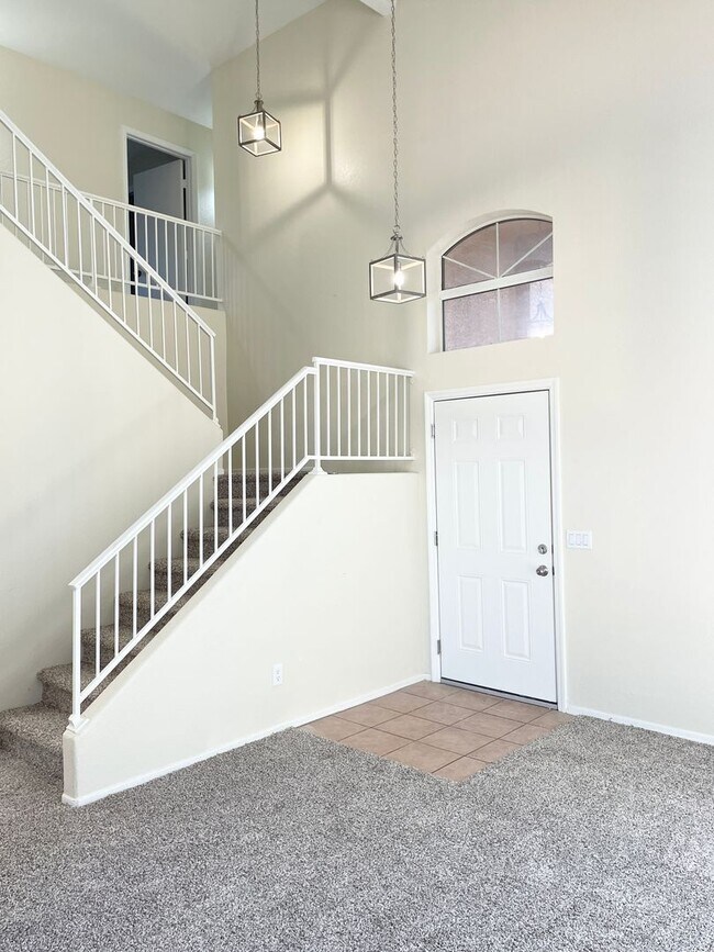 Foto del edificio - Fantastic 4 Bed/2.5 Bath Two Story Home in...