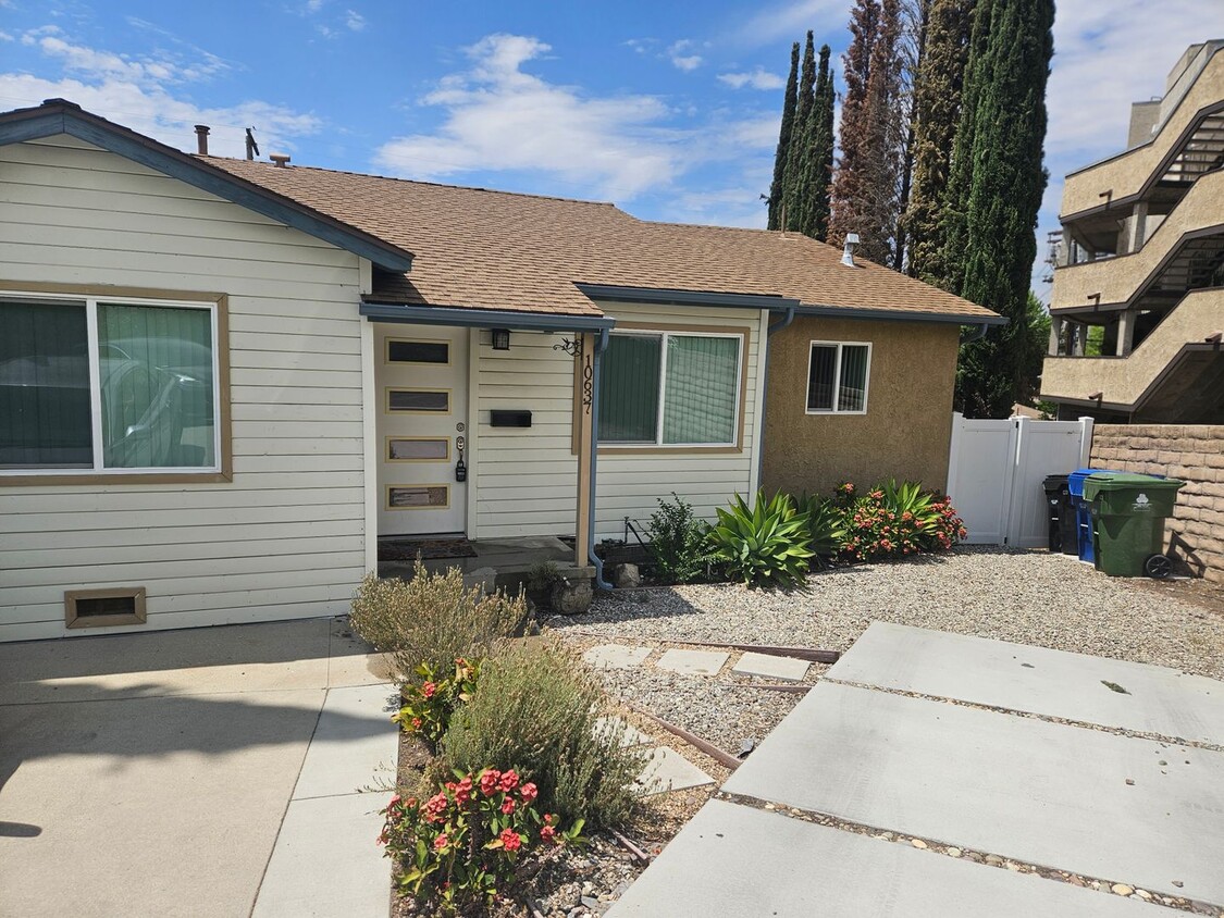 Primary Photo - 10637 Fernglen Ave.
