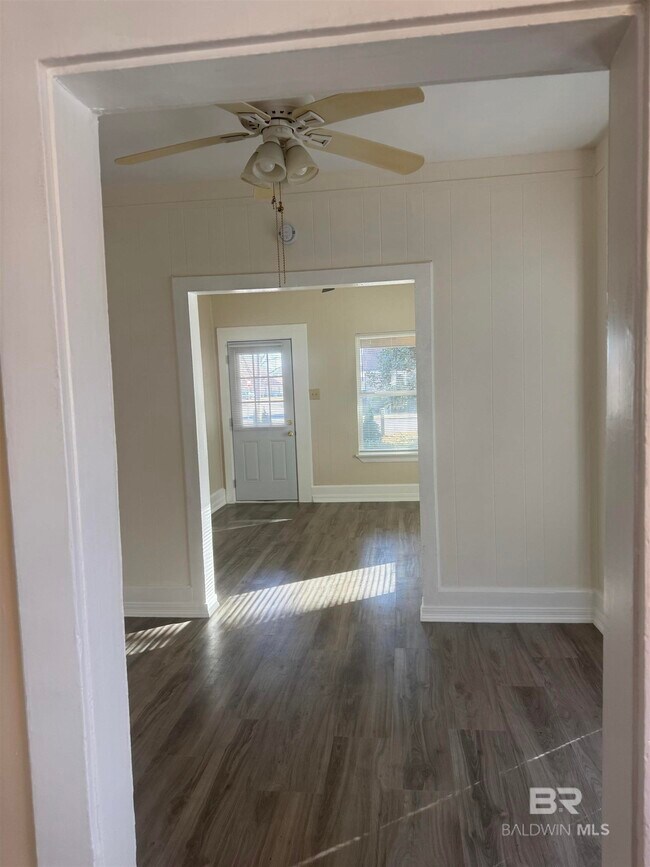 Foto del edificio - 18705 Florida St