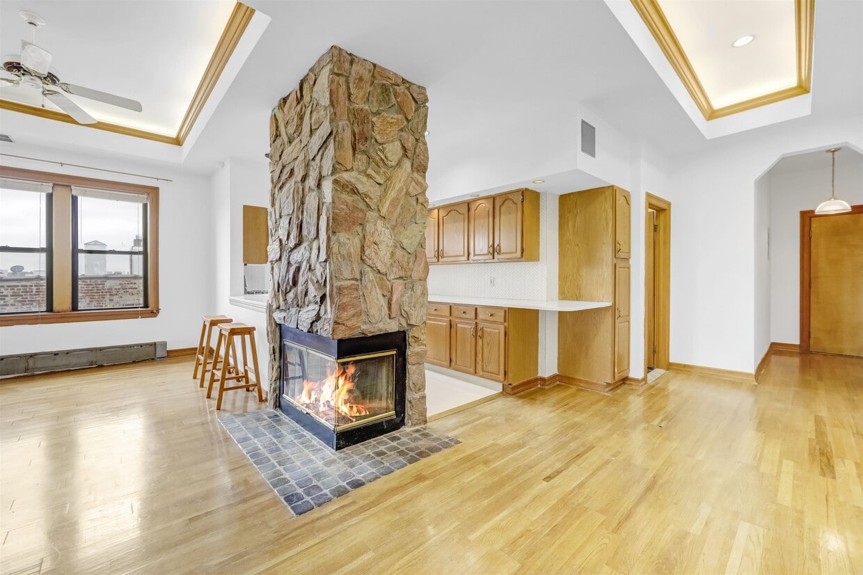 Primary Photo - 301 79th St
