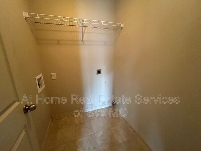 Foto del edificio - 1118 N Missouri Dr