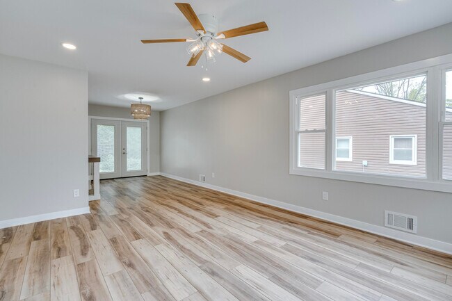 Building Photo - 1334 Miller Ave