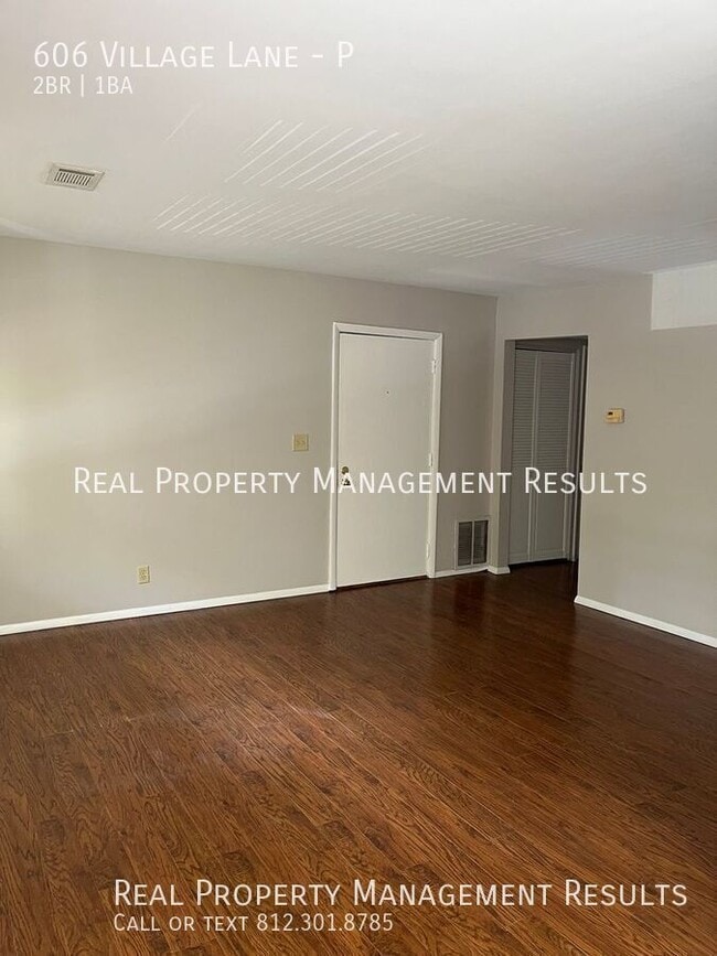 Foto del edificio - 606 Village Ln