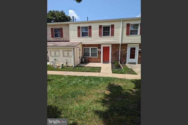 Foto del edificio - 9225 Bridle Path Ln