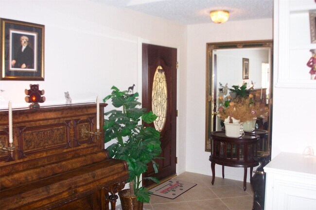 Building Photo - 21255 Park Bluff Dr
