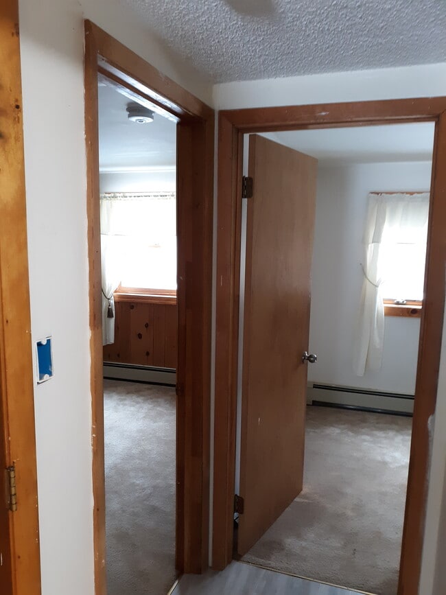 Upstairs hallway to 2 bedrooms - 92 Smithfield Rd