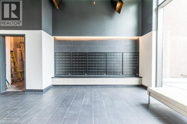 Photo du bâtiment - 85 Duke St W