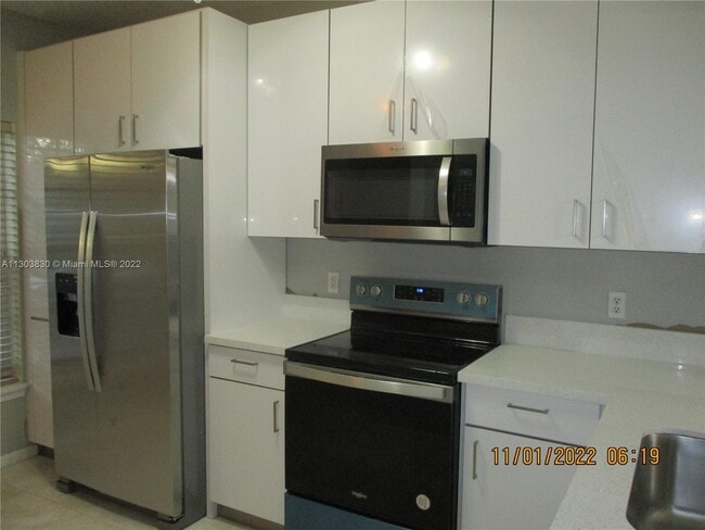 Building Photo - 4996 SW 31st Ter  4996 Dania Beach Fl 33312
