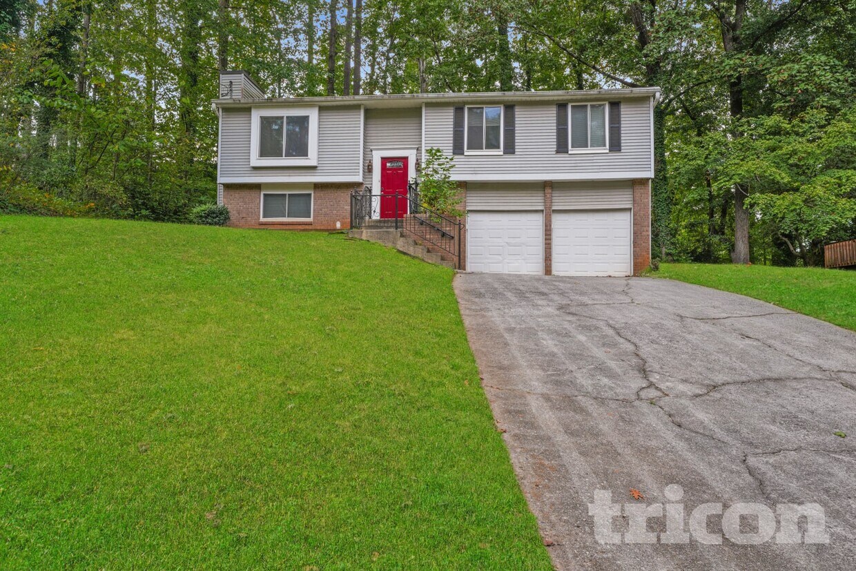 Foto principal - 5909 Chatham Ct NW