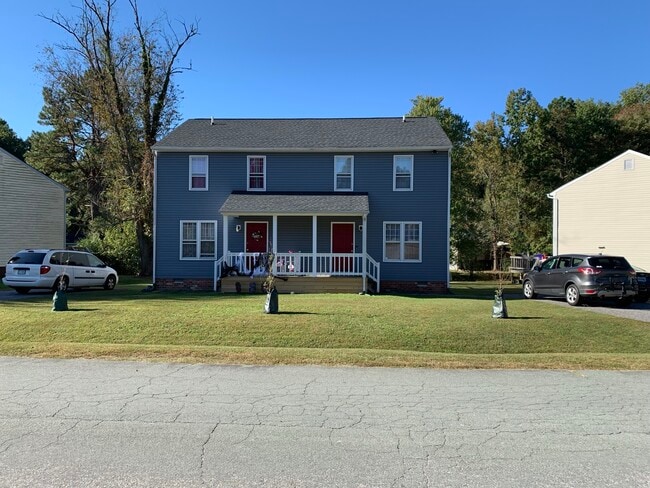 Duplex. Right side. - 2216 Bowlin Ct