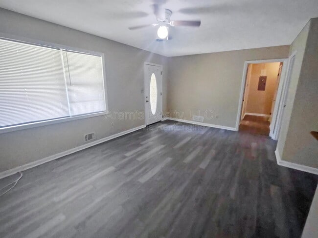 Building Photo - 7479 Westlake Dr