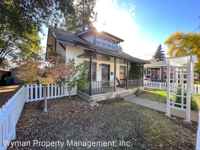 Building Photo - 3 br, 1 bath House - 1517 E Street