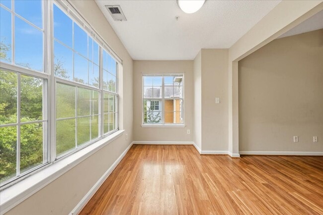Foto del edificio - Spacious 3BR Condo in Gated White Marsh Island Community | Resort-Style Amenities | Pet-Friendly