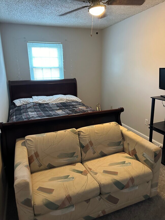 Foto del edificio - 4709 Leaf Crest Ct