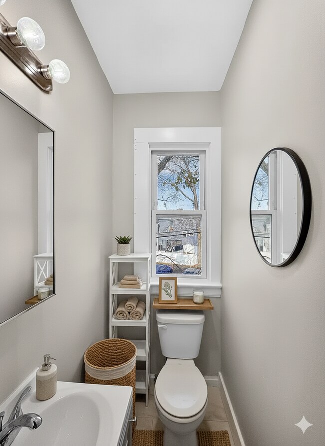 Building Photo - 44 Clifford St