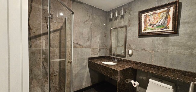 Foto del edificio - Stylish 2-level Luxury Loft near BU