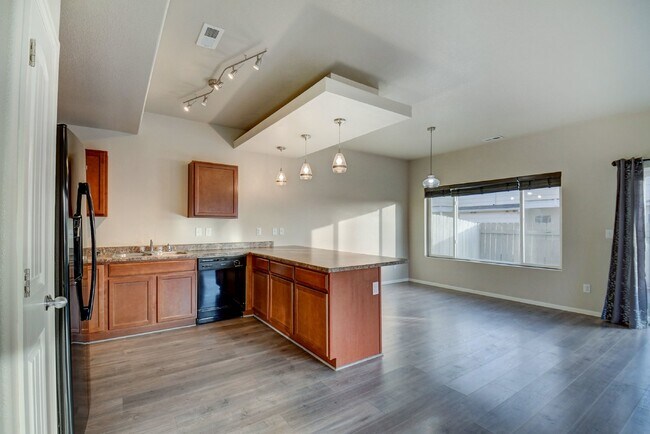 Foto del edificio - 4707 Painted Sky View