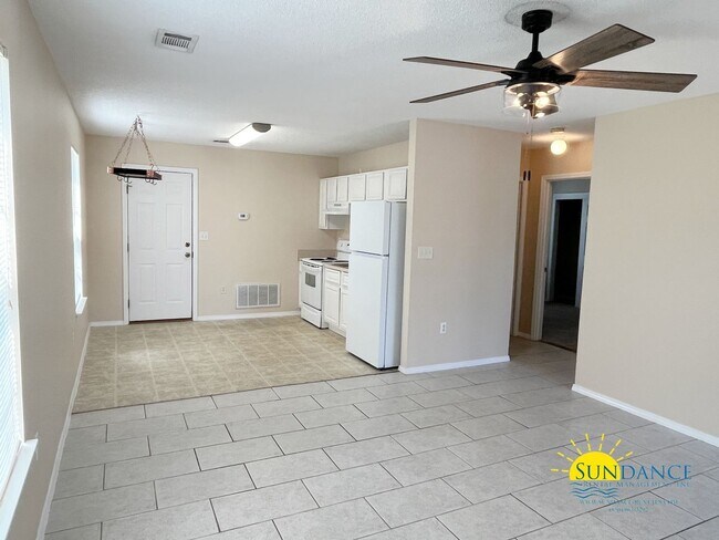 Foto del edificio - Cozy 2-Bedroom Duplex in Navarre - Close t...