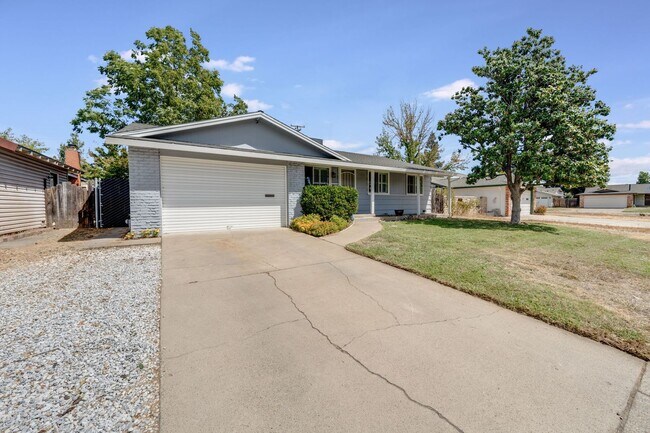 Foto del edificio - Updated 3-Bedroom Home! Modern Kitchen, Co...